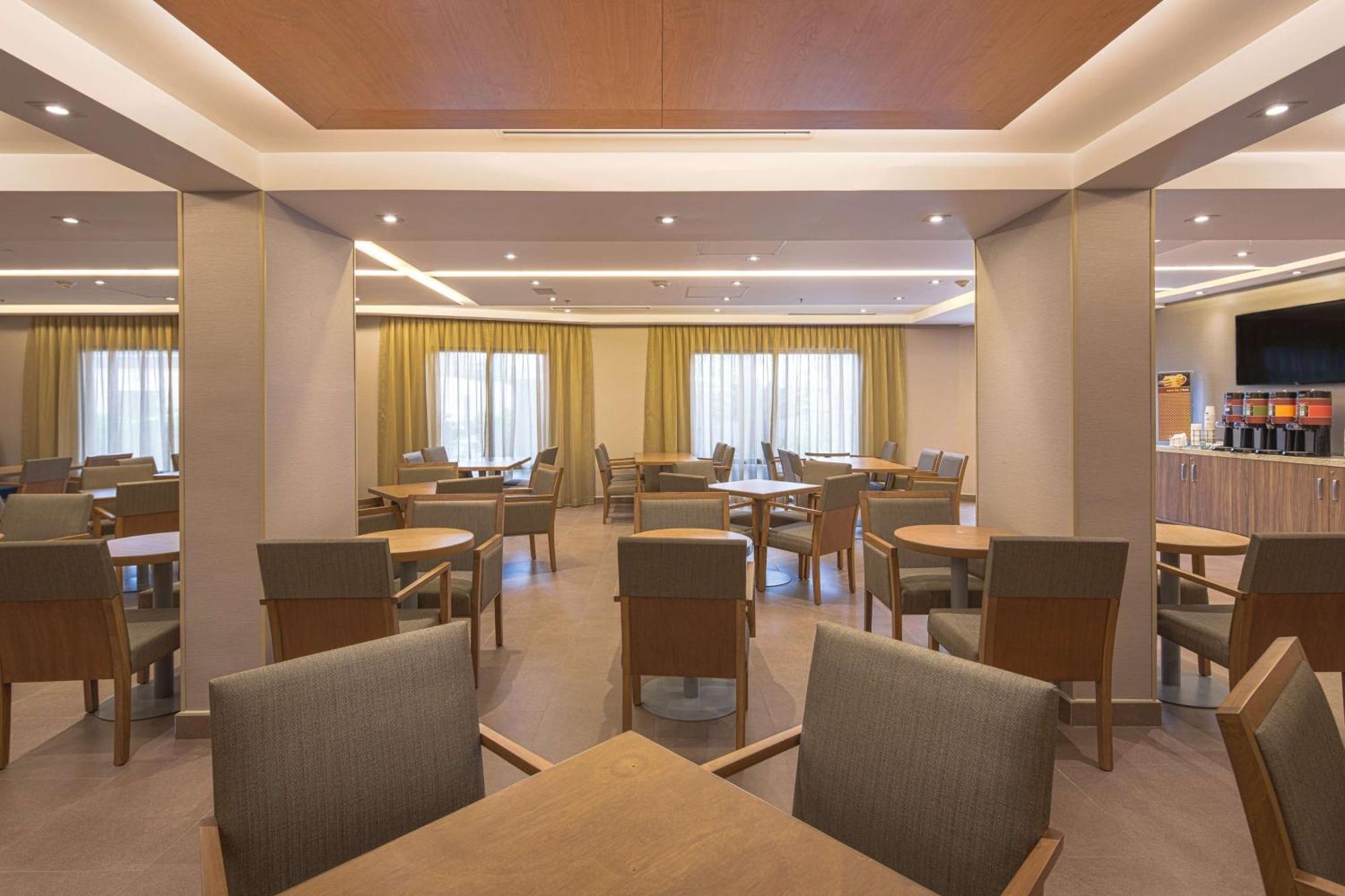 Hampton By Hilton Galerias Obispado