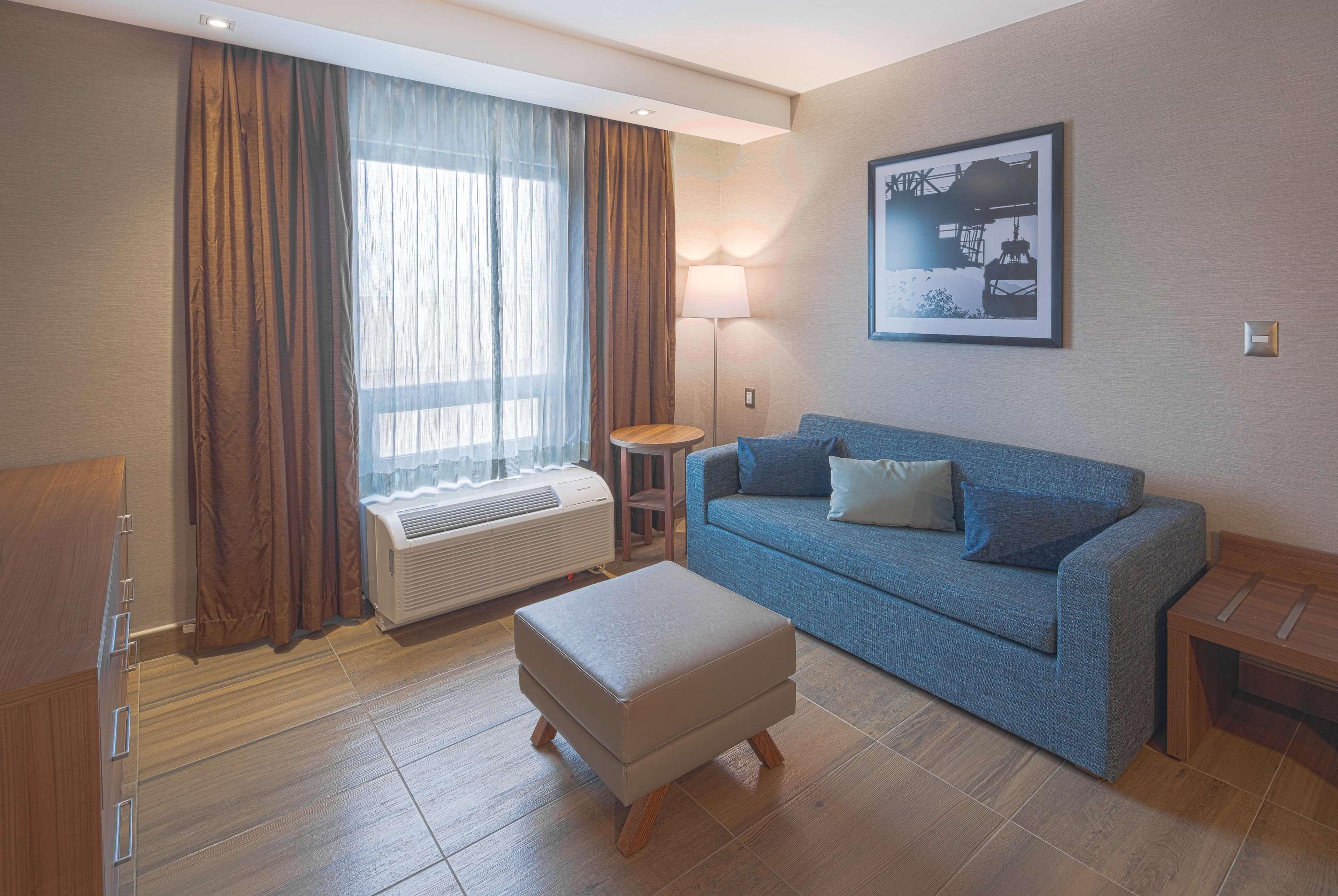 Hotel Hampton By Hilton Galerias Obispado 4*