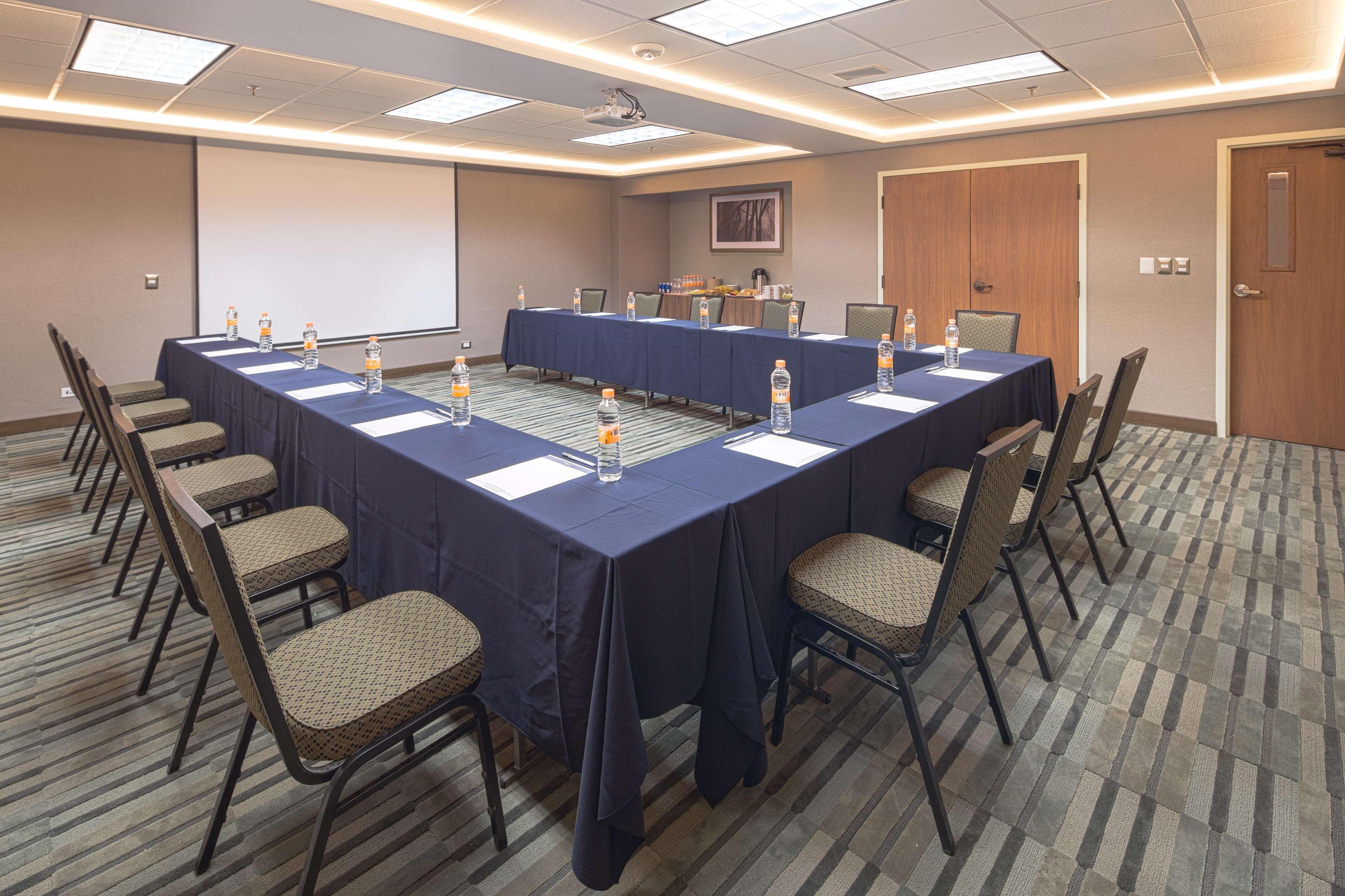 Hampton By Hilton Galerias Obispado Hotel