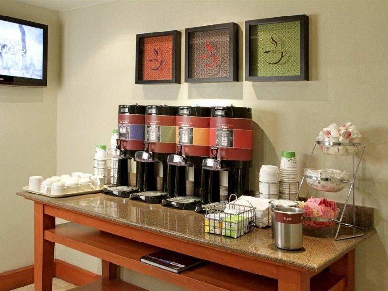 Hotel Hampton By Hilton Galerias Obispado 4*