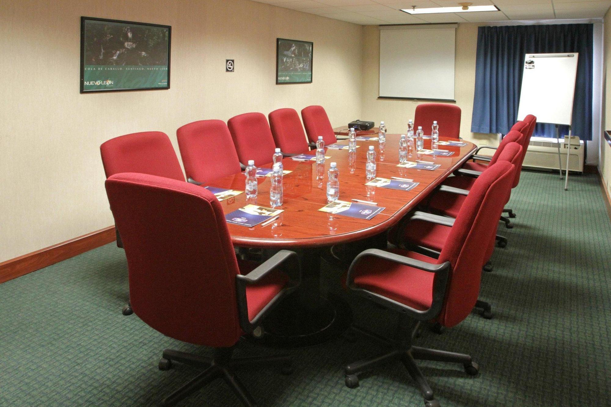 Hampton By Hilton Galerias Obispado Hotel 4*